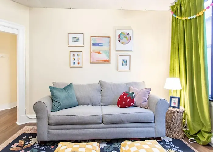 Apartment 1br Near Hospitals Walk To Park & Cafes