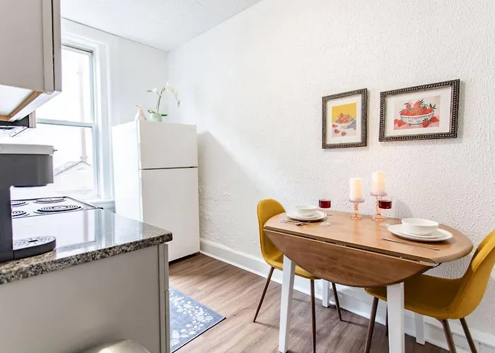 Apartment 1br Near Hospitals Walk To Park & Cafes
