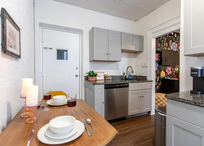 1br Near Hospitals Walk To Park & Cafes *