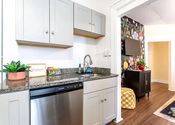 1br Near Hospitals Walk To Park & Cafes *