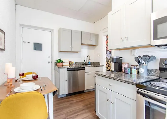 Apartment 1br Near Hospitals Walk To Park & Cafes