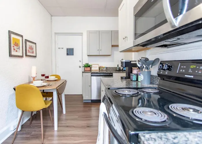Apartment 1br Near Hospitals Walk To Park & Cafes Pittsburgh