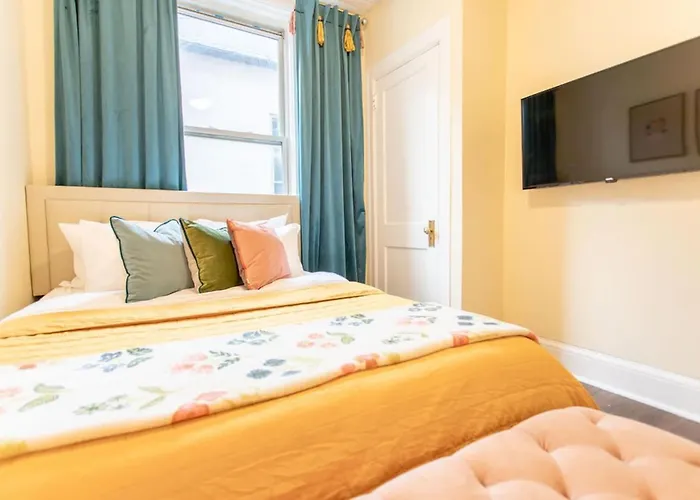 Apartment 1br Near Hospitals Walk To Park & Cafes *